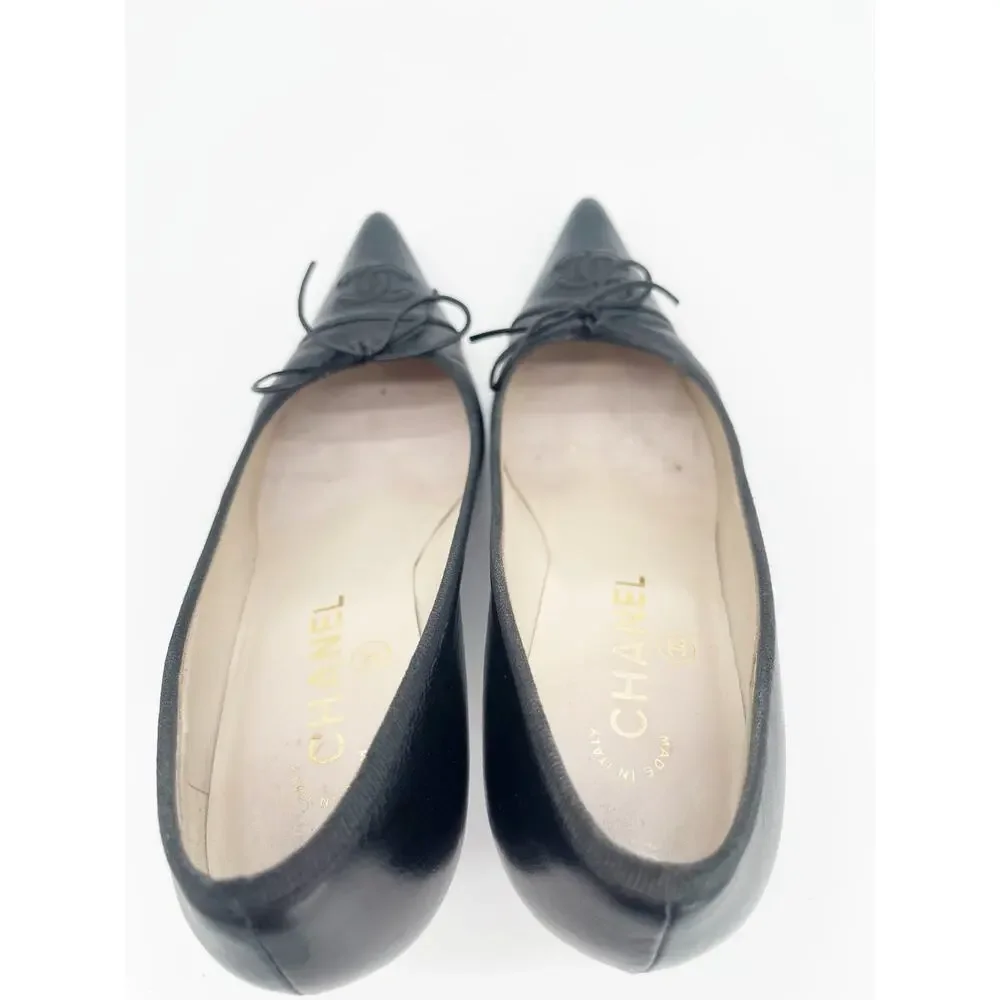 Chanel Vintage Black Leather Patent Cap Toe CC Bow Pointed Toe Pumps Heels EU 36